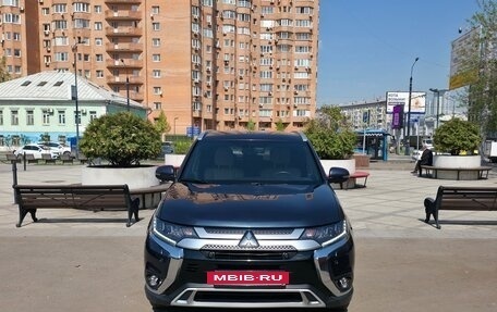 Mitsubishi Outlander III рестайлинг 3, 2019 год, 2 490 000 рублей, 5 фотография