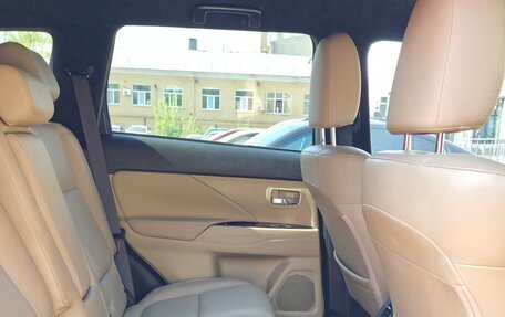 Mitsubishi Outlander III рестайлинг 3, 2019 год, 2 490 000 рублей, 16 фотография