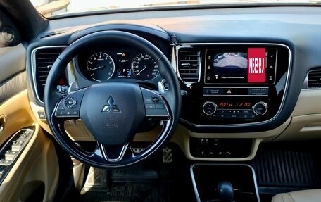 Mitsubishi Outlander III рестайлинг 3, 2019 год, 2 490 000 рублей, 17 фотография