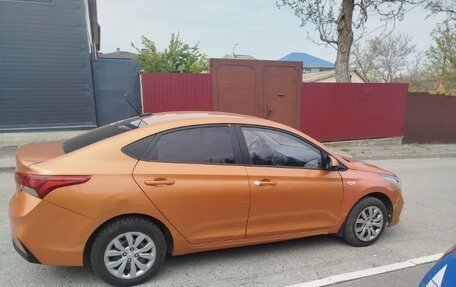 Hyundai Solaris II рестайлинг, 2019 год, 900 000 рублей, 5 фотография