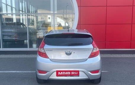 Hyundai Solaris II рестайлинг, 2012 год, 830 000 рублей, 5 фотография