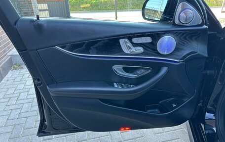 Mercedes-Benz E-Класс, 2019 год, 3 200 000 рублей, 10 фотография