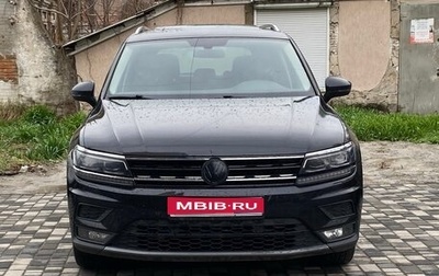 Volkswagen Tiguan II, 2018 год, 2 450 000 рублей, 1 фотография
