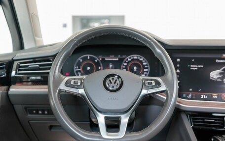 Volkswagen Touareg III, 2019 год, 4 990 000 рублей, 12 фотография