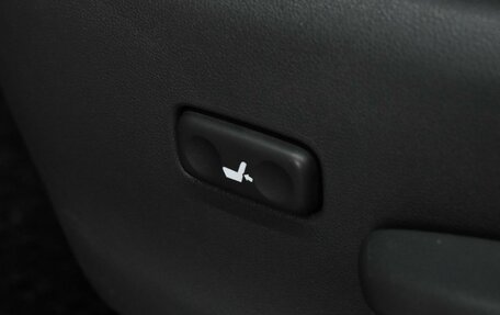 Toyota Land Cruiser Prado 150 рестайлинг 2, 2011 год, 2 999 000 рублей, 14 фотография
