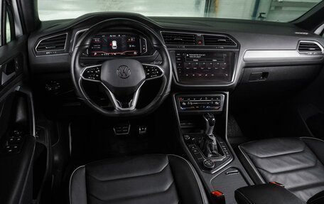 Volkswagen Tiguan II, 2021 год, 2 347 000 рублей, 6 фотография