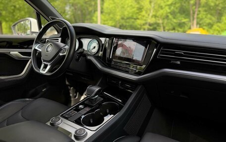 Volkswagen Touareg III, 2018 год, 5 750 000 рублей, 13 фотография