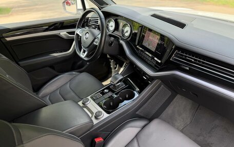 Volkswagen Touareg III, 2018 год, 5 750 000 рублей, 12 фотография