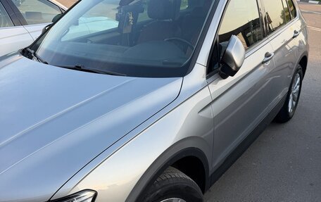 Volkswagen Tiguan II, 2019 год, 2 390 000 рублей, 2 фотография