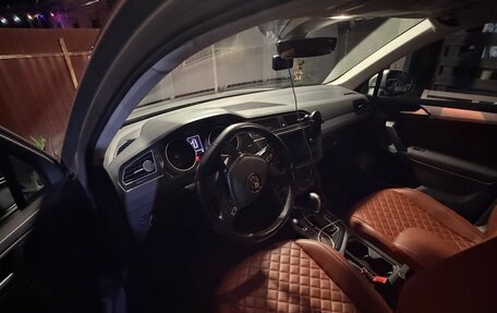 Volkswagen Tiguan II, 2019 год, 2 390 000 рублей, 16 фотография