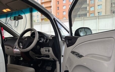 Mitsubishi Colt VI рестайлинг, 2006 год, 400 000 рублей, 12 фотография