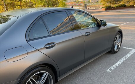 Mercedes-Benz E-Класс, 2018 год, 3 300 000 рублей, 5 фотография