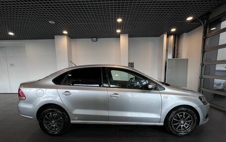 Volkswagen Polo VI (EU Market), 2011 год, 715 000 рублей, 2 фотография