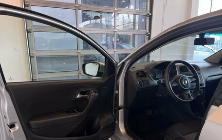 Volkswagen Polo VI (EU Market), 2011 год, 715 000 рублей, 19 фотография