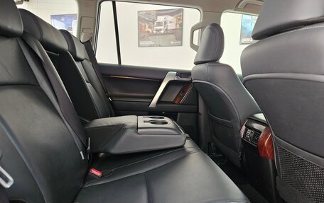Toyota Land Cruiser Prado 150 рестайлинг 2, 2017 год, 4 090 000 рублей, 20 фотография