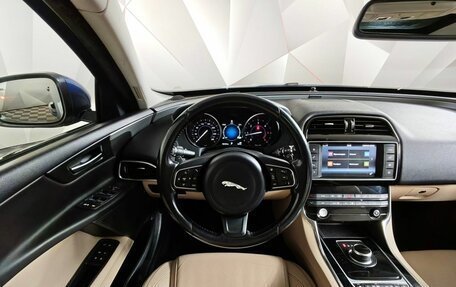 Jaguar XE I рестайлинг, 2016 год, 1 893 000 рублей, 20 фотография