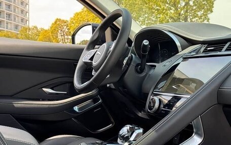 Jaguar E-Pace, 2024 год, 4 250 000 рублей, 12 фотография