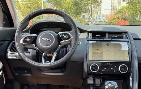 Jaguar E-Pace, 2024 год, 4 250 000 рублей, 11 фотография