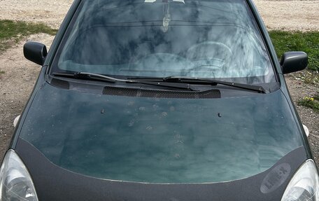 Toyota Yaris I рестайлинг, 2002 год, 300 000 рублей, 4 фотография