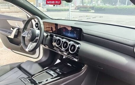 Mercedes-Benz A-Класс, 2023 год, 2 100 000 рублей, 13 фотография