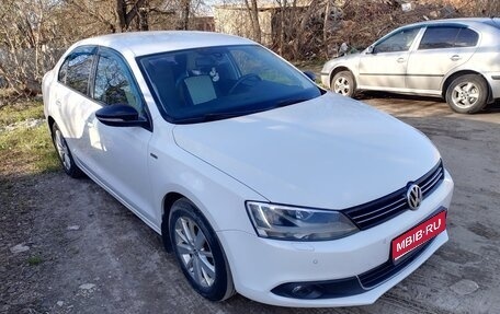 Volkswagen Jetta VI, 2013 год, 1 049 999 рублей, 1 фотография