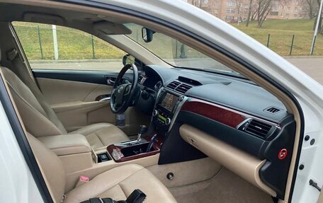 Toyota Camry, 2012 год, 1 350 000 рублей, 6 фотография