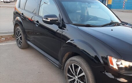 Mitsubishi Outlander III рестайлинг 3, 2010 год, 840 000 рублей, 4 фотография