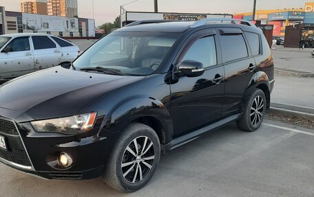 Mitsubishi Outlander III рестайлинг 3, 2010 год, 840 000 рублей, 2 фотография