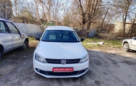 Volkswagen Jetta VI, 2013 год, 1 049 999 рублей, 2 фотография