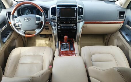 Toyota Land Cruiser 200, 2014 год, 4 099 000 рублей, 10 фотография