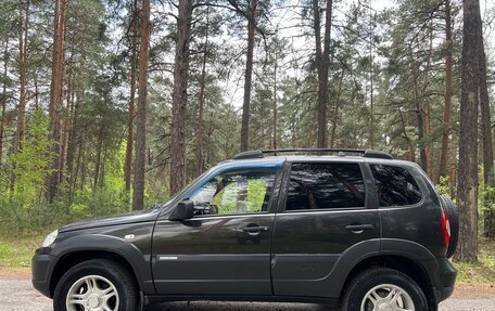Chevrolet Niva I рестайлинг, 2011 год, 550 000 рублей, 3 фотография