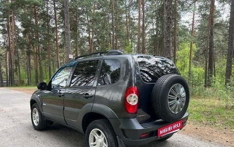 Chevrolet Niva I рестайлинг, 2011 год, 550 000 рублей, 4 фотография