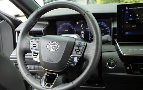 Toyota Camry, 2025 год, 3 928 000 рублей, 11 фотография