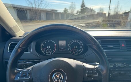 Volkswagen Jetta VI, 2012 год, 1 000 000 рублей, 2 фотография