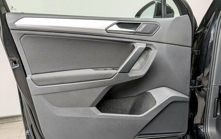 Volkswagen Tiguan II, 2019 год, 2 800 000 рублей, 20 фотография