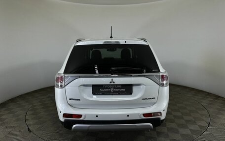 Mitsubishi Outlander III рестайлинг 3, 2014 год, 1 500 000 рублей, 3 фотография