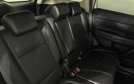 Mitsubishi Outlander III рестайлинг 3, 2014 год, 1 500 000 рублей, 15 фотография