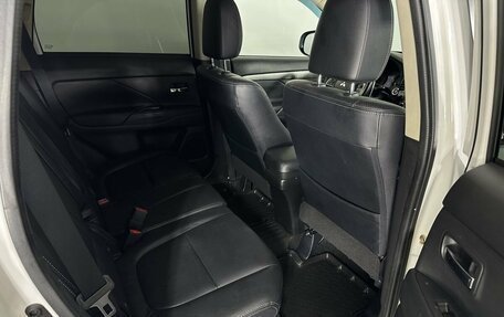 Mitsubishi Outlander III рестайлинг 3, 2014 год, 1 500 000 рублей, 16 фотография