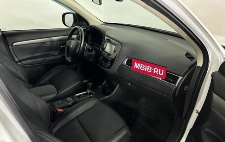 Mitsubishi Outlander III рестайлинг 3, 2014 год, 1 500 000 рублей, 14 фотография