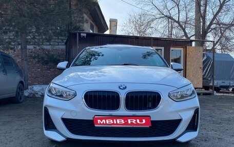 BMW 1 серия, 2022 год, 2 550 000 рублей, 1 фотография