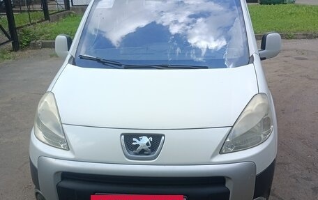 Peugeot Partner II рестайлинг 2, 2011 год, 600 000 рублей, 2 фотография
