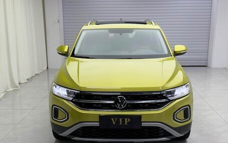 Volkswagen T-Roc I, 2023 год, 2 285 000 рублей, 2 фотография