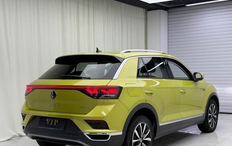 Volkswagen T-Roc I, 2023 год, 2 285 000 рублей, 4 фотография