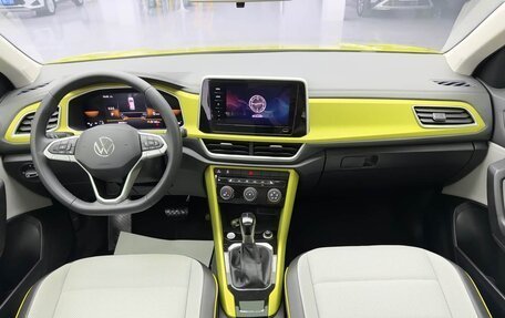 Volkswagen T-Roc I, 2023 год, 2 285 000 рублей, 7 фотография