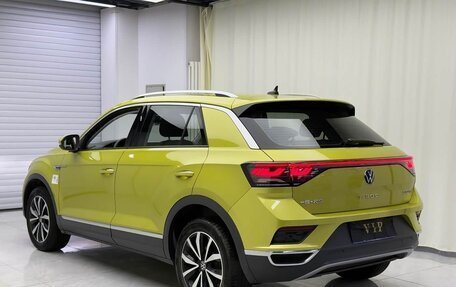 Volkswagen T-Roc I, 2023 год, 2 285 000 рублей, 6 фотография