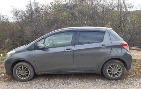 Toyota Vitz, 2012 год, 550 000 рублей, 2 фотография