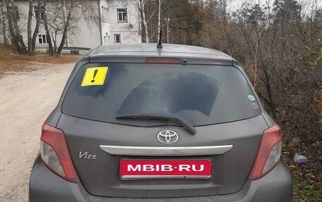 Toyota Vitz, 2012 год, 550 000 рублей, 3 фотография