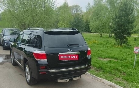 Toyota Highlander III, 2011 год, 1 700 000 рублей, 2 фотография