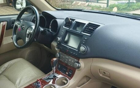 Toyota Highlander III, 2011 год, 1 700 000 рублей, 4 фотография