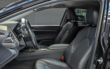 Toyota Camry, 2018 год, 2 550 000 рублей, 11 фотография